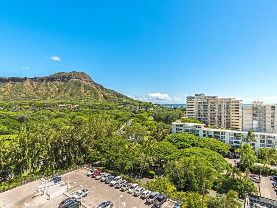 Colony Surf 1207 House in Honolulu