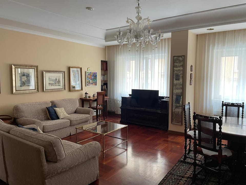 Communal lounge/ TV room, TV and multimedia, Living room, Seating area