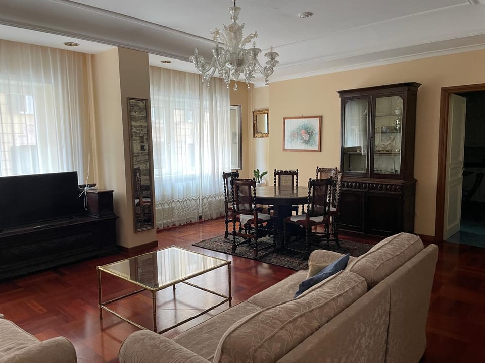 Communal lounge/ TV room, Living room, Seating area, Lunch