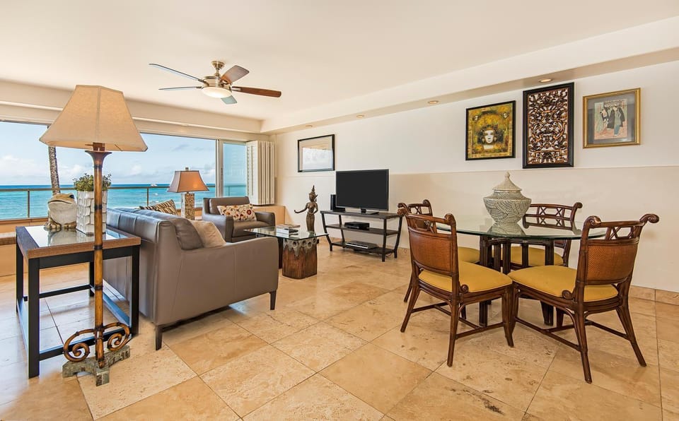 Colony Surf 201 House in Honolulu