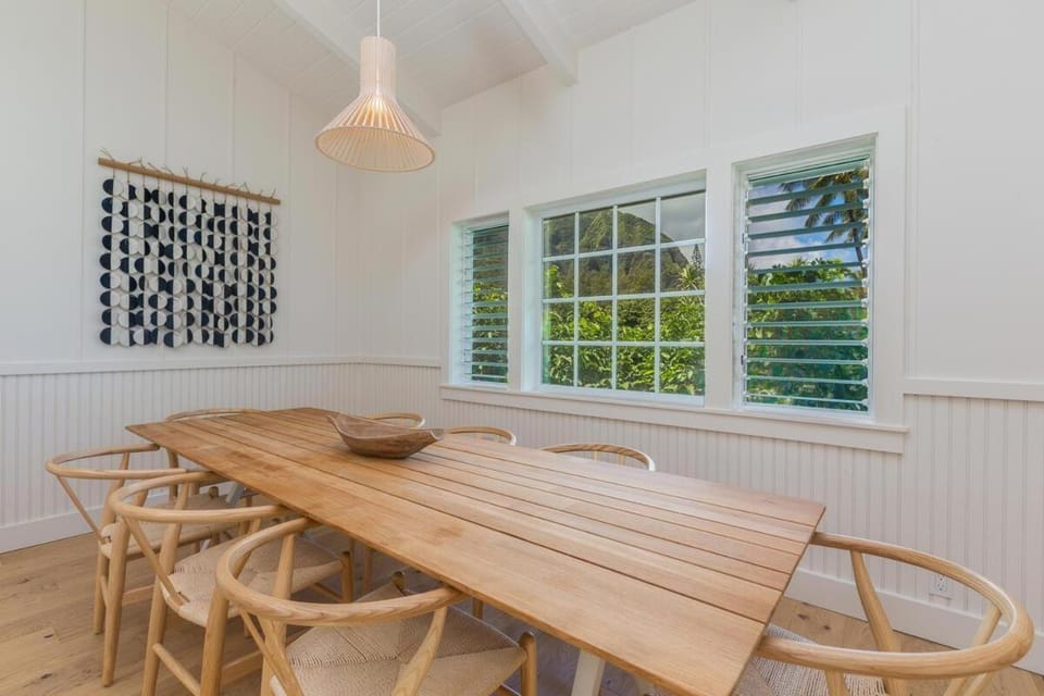 Haena Modern Beachfront Hale Ekahi House in Tunnels Beach