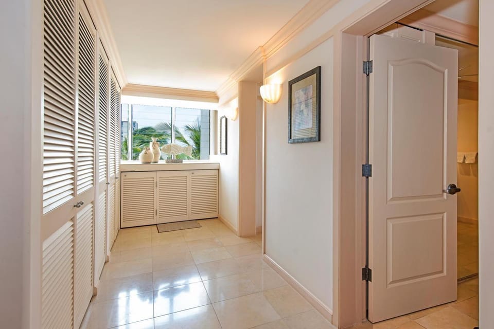Colony Surf 504 House in Honolulu