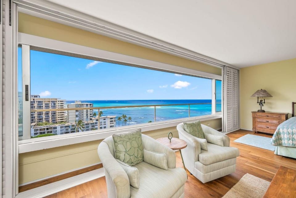 Colony Surf 1409 House in Honolulu