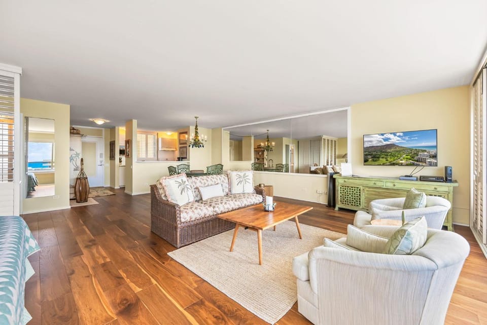 Colony Surf 1409 House in Honolulu