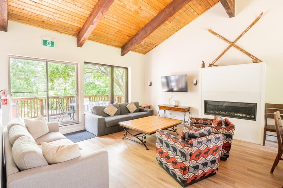 Blue View Chalets Villa in Grey Highlands