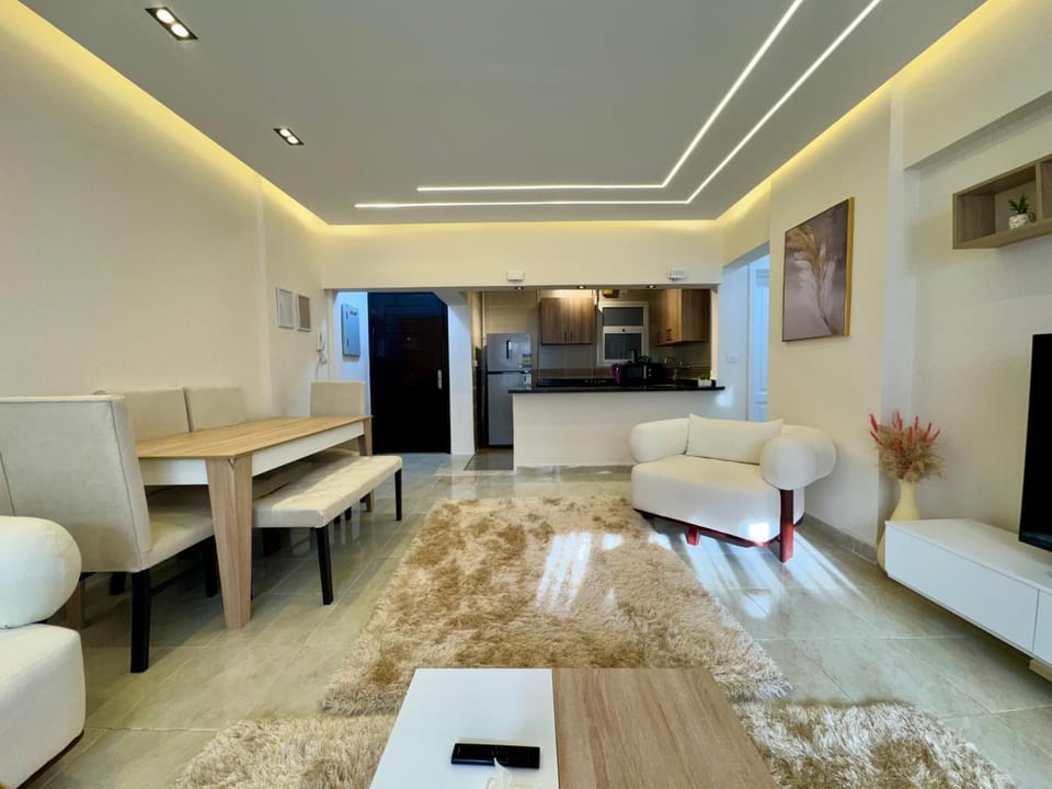 Kitchen or kitchenette, Living room, Seating area, Dining area, minibar, oven, pet friendly, stove