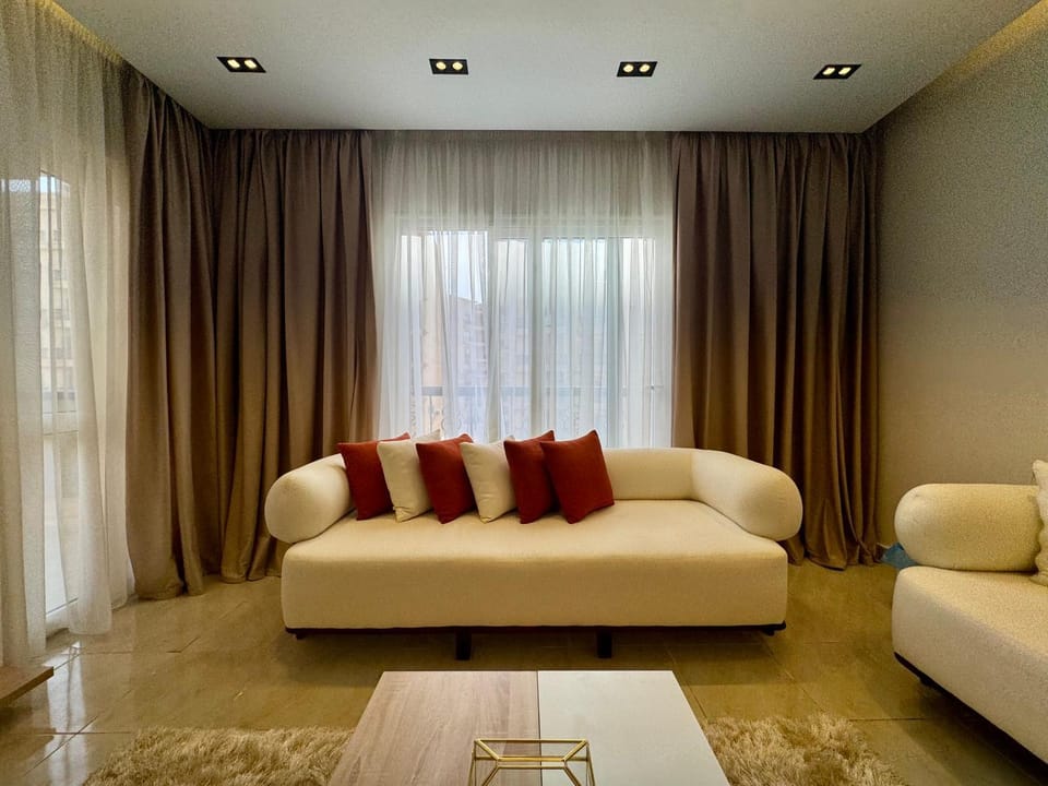 Bed, Living room, Photo of the whole room, Seating area, Bedroom