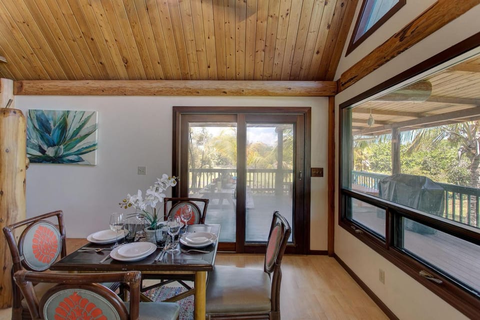 Hale Anuenue Nuku - The Rainbows End House in Hawaiian Paradise Park