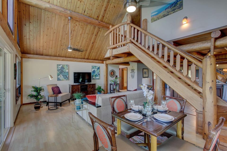 Hale Anuenue Nuku - The Rainbows End House in Hawaiian Paradise Park