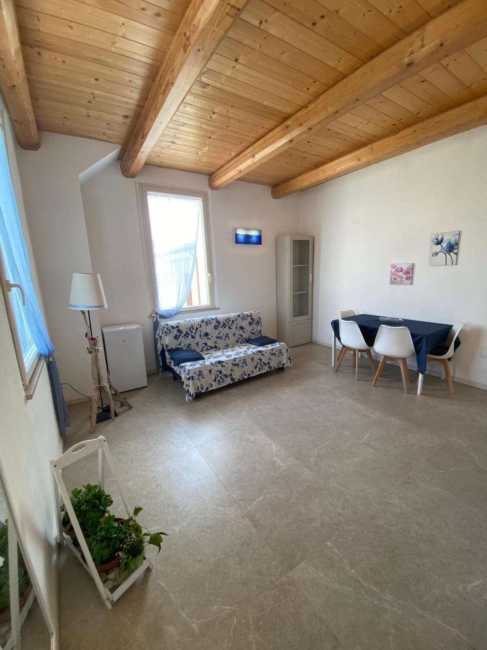 Bed, Living room, Photo of the whole room, Seating area, Dining area, Sea view