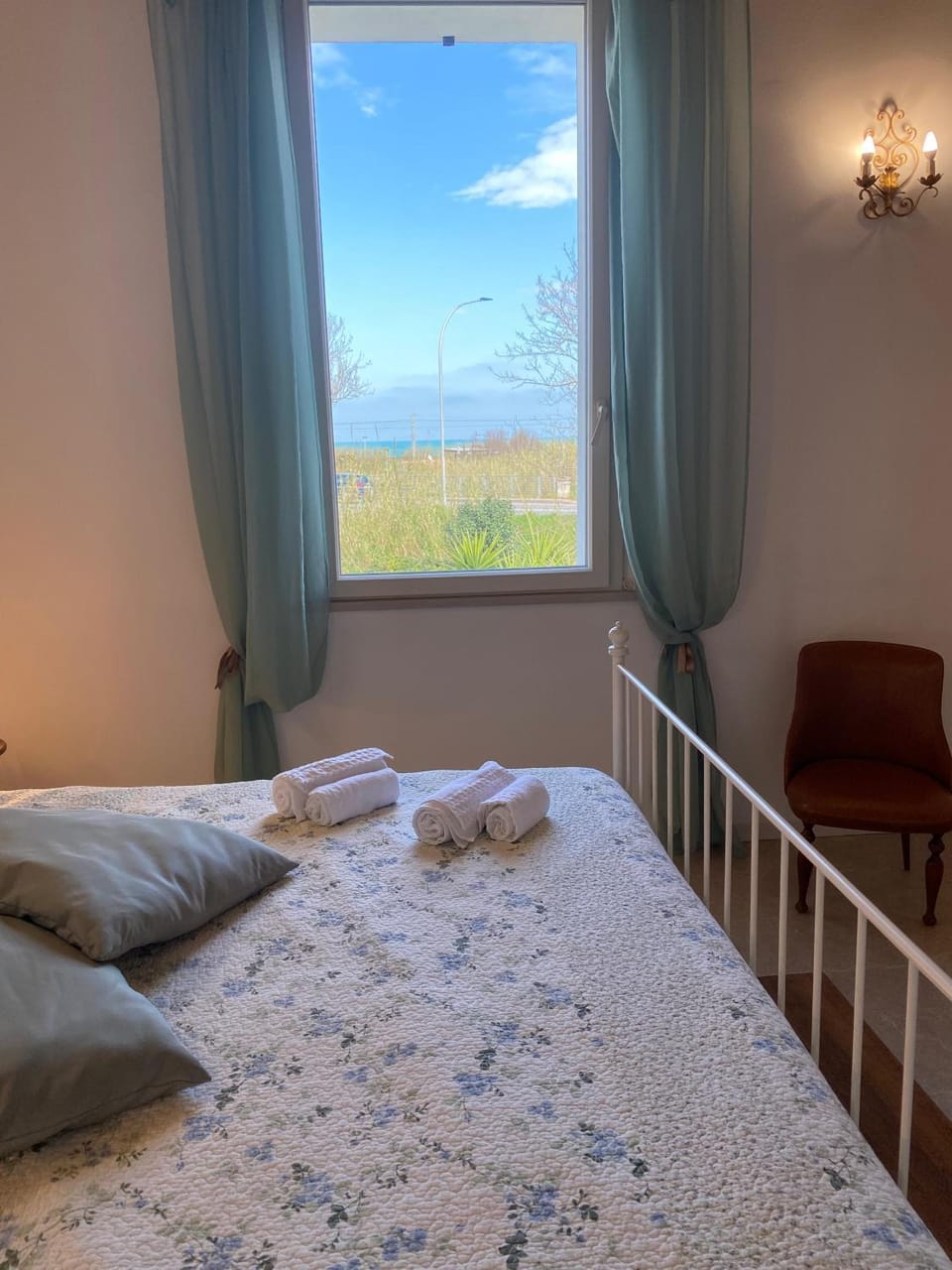 Sea view, towels