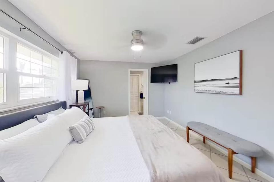 Aqua Vista Cape Coral Waterfront Haven House in Cape Coral