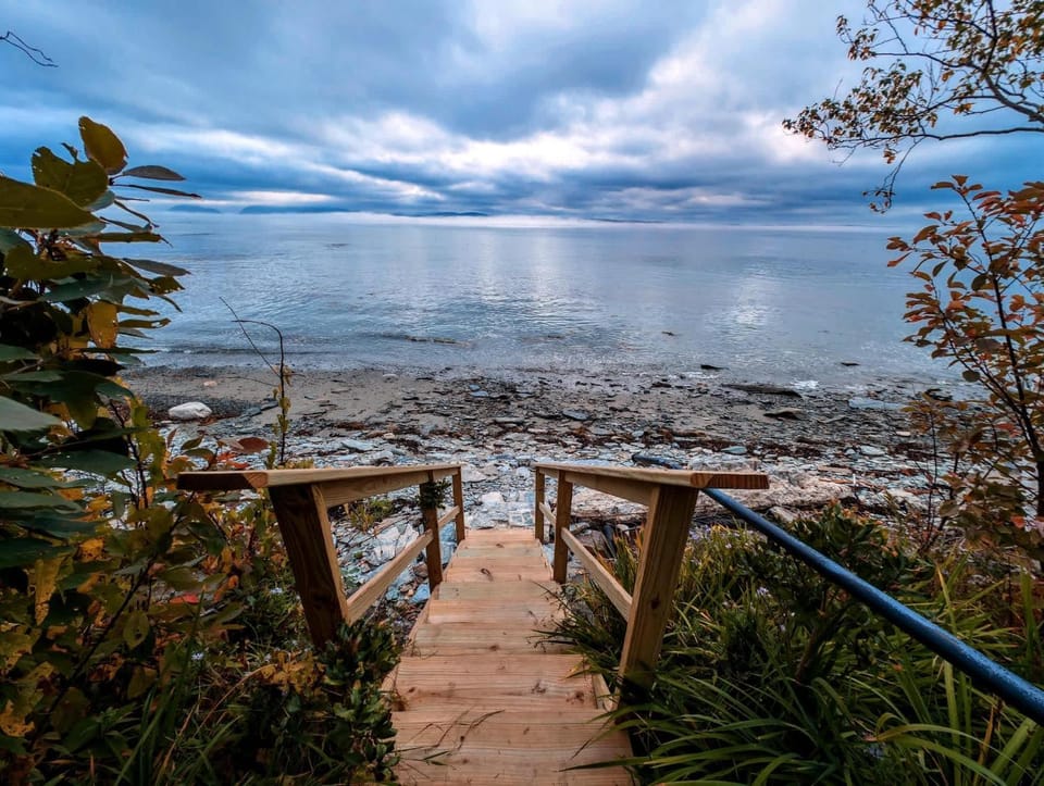 Crosby Waterfront Cottage sleeps 8 family beach 1dog Acadia House in Hancock