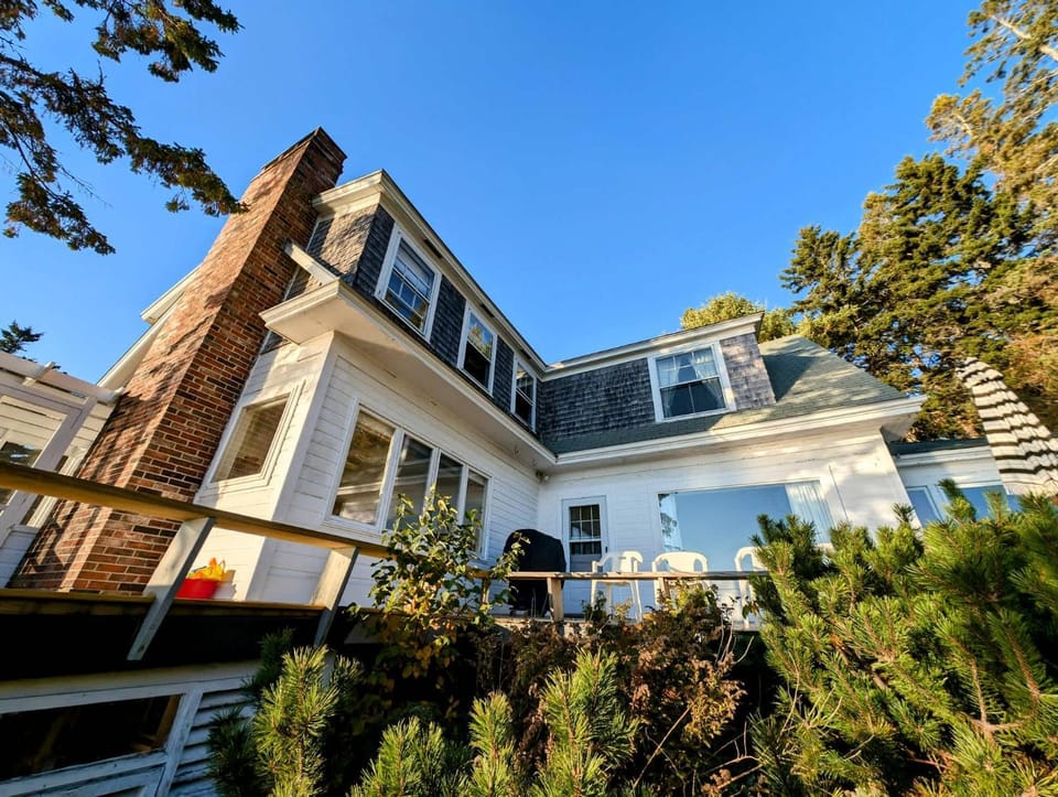 Crosby Waterfront Cottage sleeps 8 family beach 1dog Acadia House in Hancock