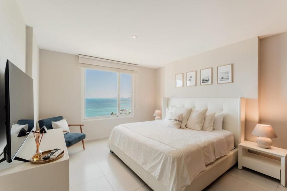 Bed, Natural landscape, TV and multimedia, Photo of the whole room, Bedroom, Sea view