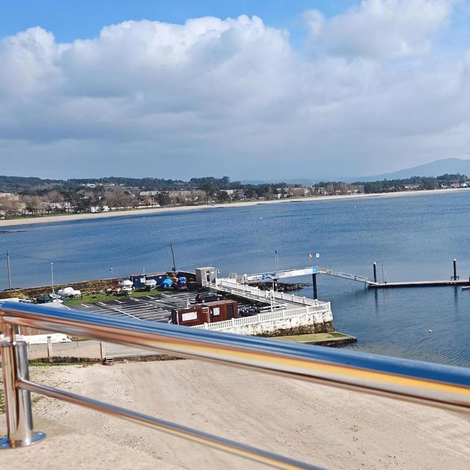 Peralto Playa Apartment in O Salnés