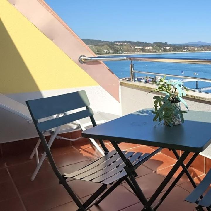 Peralto Playa Apartment in O Salnés