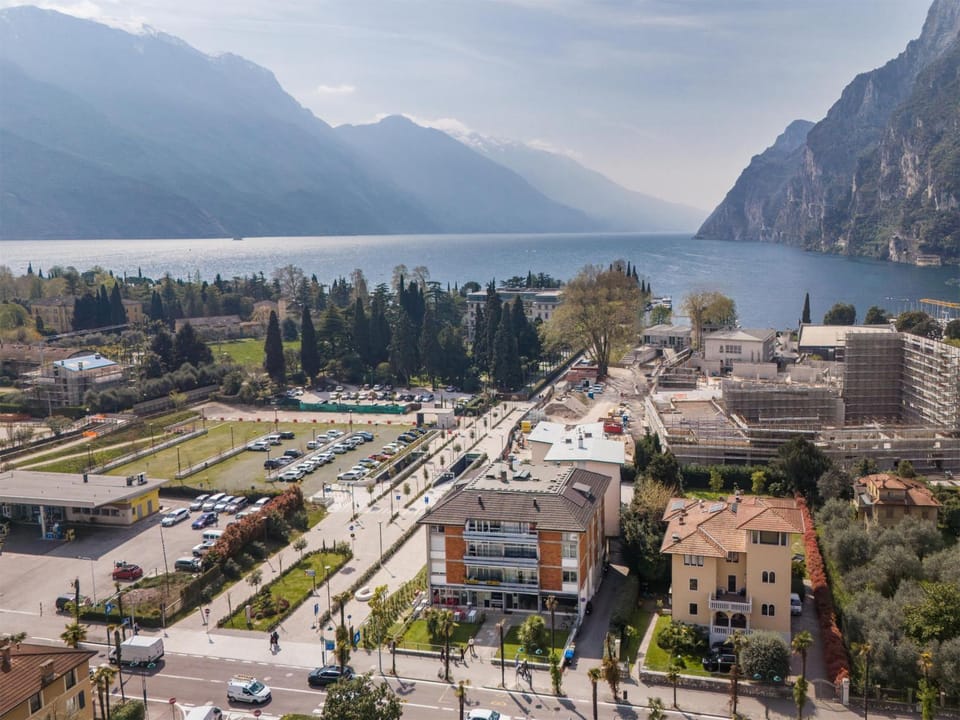 Property building, Nearby landmark, Spring, Neighbourhood, Natural landscape, Bird's eye view, City view, Lake view, Mountain view, River view, Street view, Location, Parking