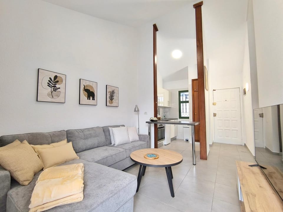 TV and multimedia, Living room, Seating area, furniture