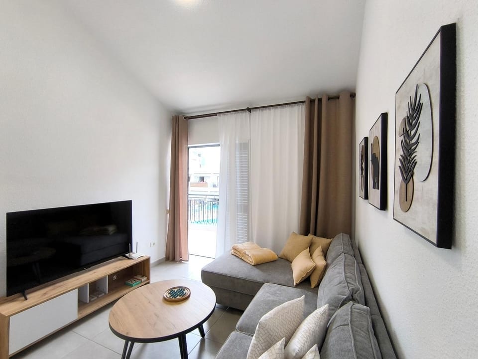 TV and multimedia, Living room, Seating area, Evening entertainment, furniture