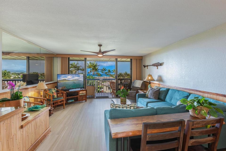 Newly Renovated, Ocean Views, Minutes to Beach House in Poipu