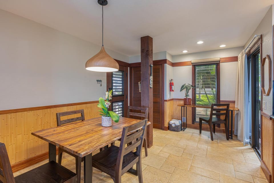 Newly Renovated, Ocean Views, Minutes to Beach House in Poipu
