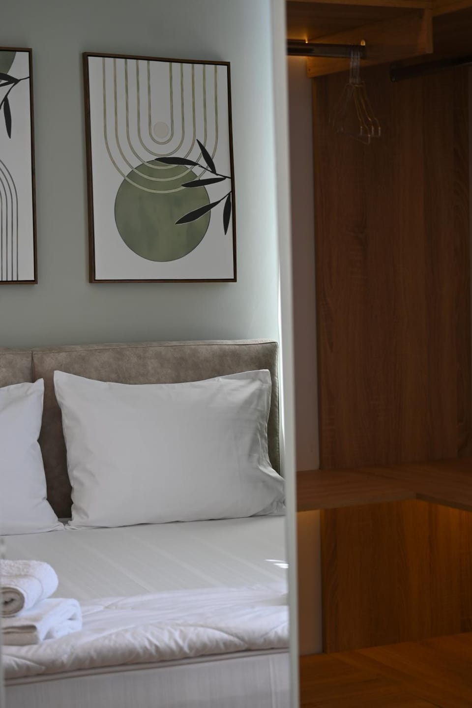 Bed, Photo of the whole room, Bedroom, towels, wardrobe