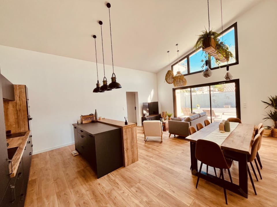 Living room, Dining area