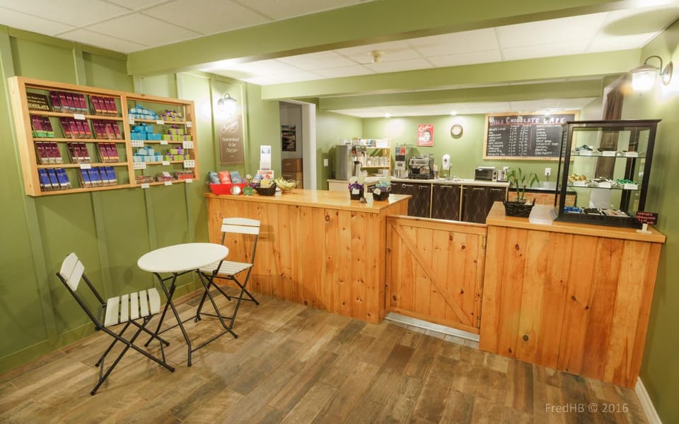 On-site shops, Breakfast