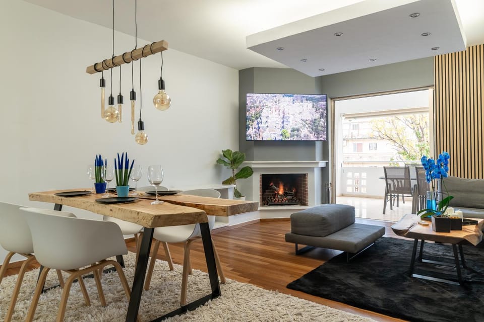 TV and multimedia, Living room, Seating area, Dining area