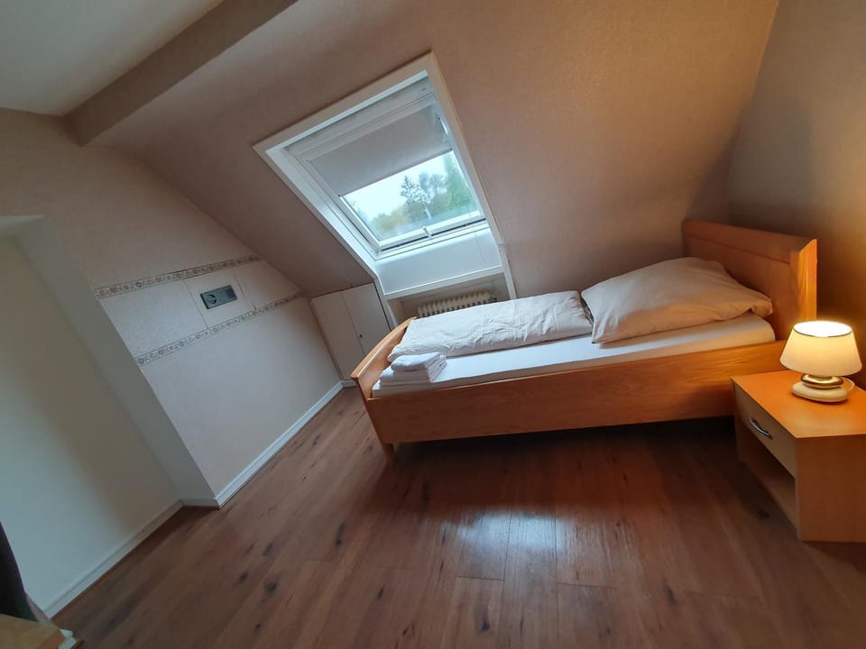 Shower, Bed, Bathroom, Coffee/tea facilities, Photo of the whole room, Seating area, Bedroom, Communal kitchen, furniture, furniture, furniture, heating, heating, internet, internet, internet, soundproof