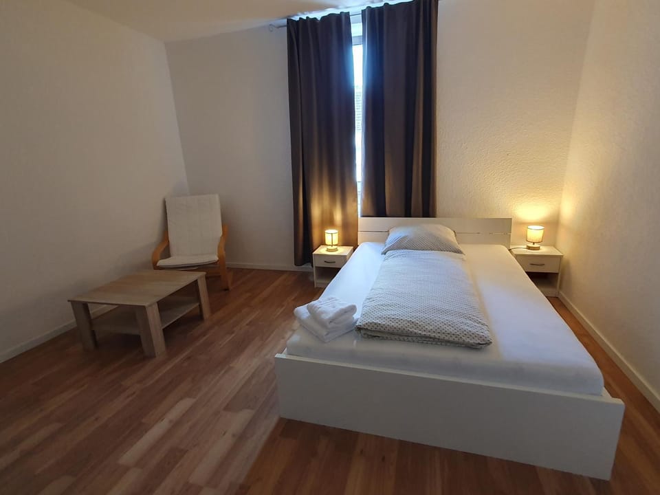 Shower, Bed, Bathroom, Coffee/tea facilities, Photo of the whole room, Seating area, Bedroom, Communal kitchen, furniture, furniture, furniture, hair dryier, heating, heating, internet, internet, internet, soundproof, towels, towels, wardrobe
