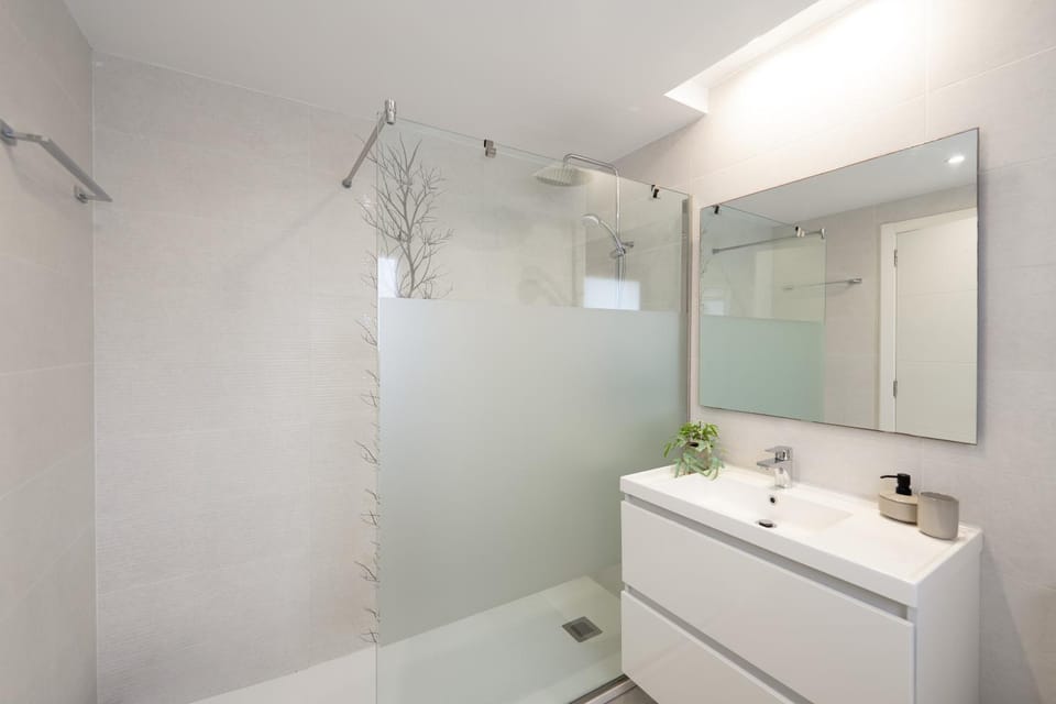 Shower, Bathroom, towels