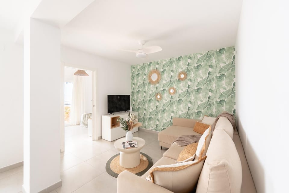 TV and multimedia, Living room, Seating area, air conditioner