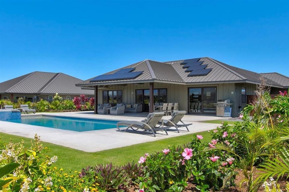 Property building, Patio, Spring, Day, Garden, Garden view, Pool view, Swimming pool, sunbed