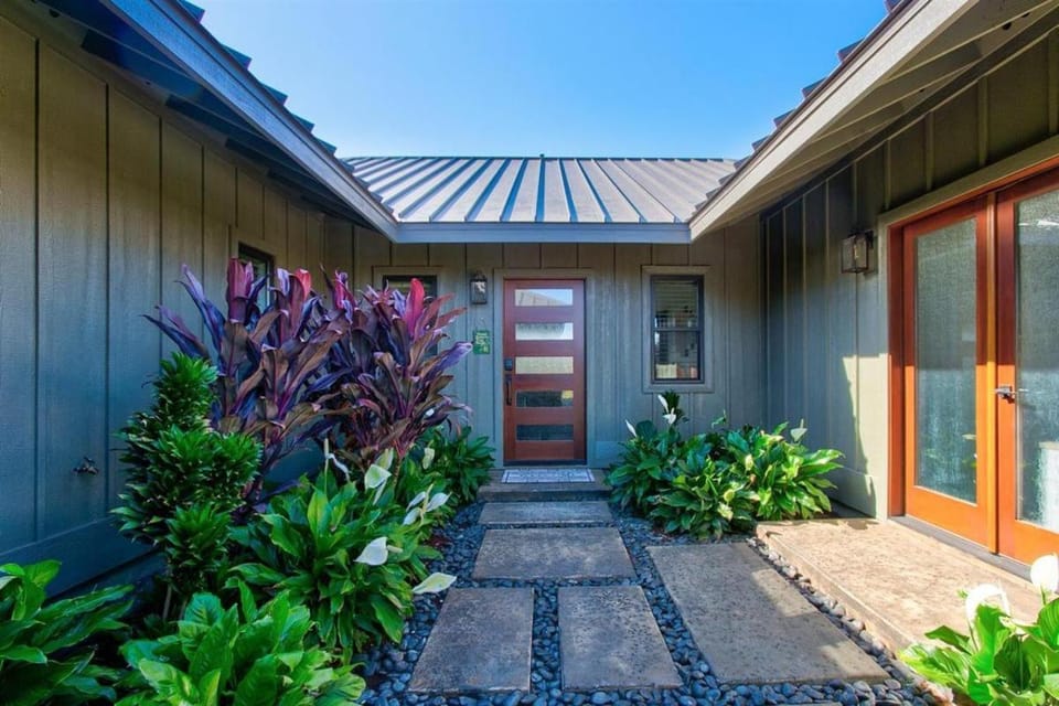Property building, Spring, Day, Garden, Garden view