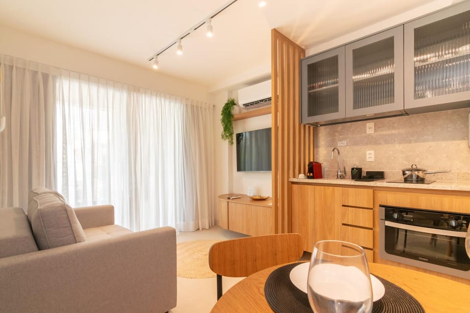 Day, TV and multimedia, Coffee/tea facilities, Balcony/Terrace, Kitchen or kitchenette, Living room, Seating area, Dining area, locker, oven, stove