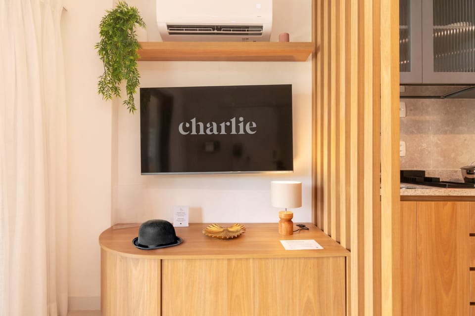 Day, TV and multimedia, Kitchen or kitchenette, locker, stove, air conditioner