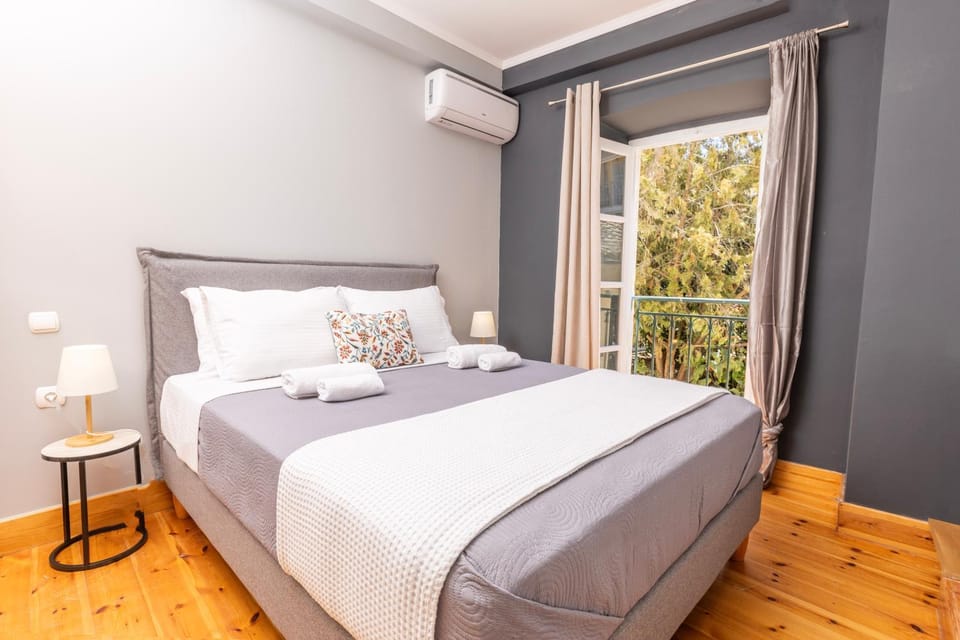 Bed, Photo of the whole room, air conditioner
