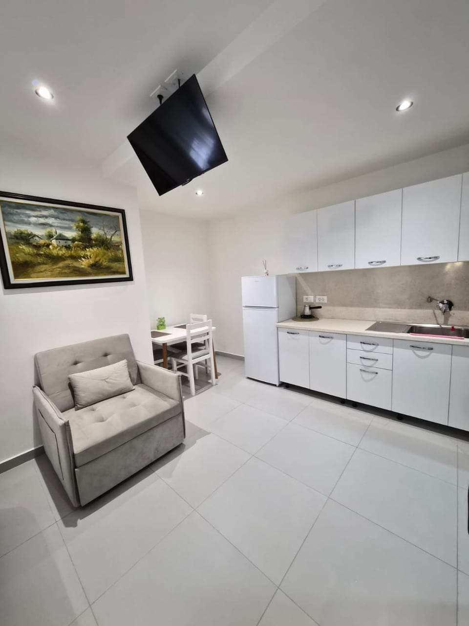 TV and multimedia, Kitchen or kitchenette, Seating area