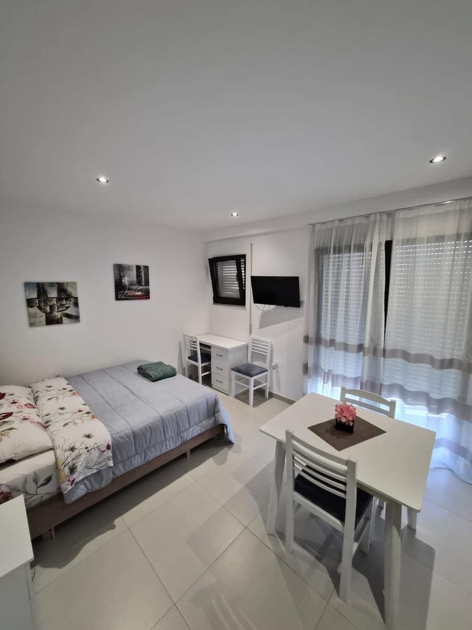 Communal lounge/ TV room, Bed, TV and multimedia, Dining area, Bedroom