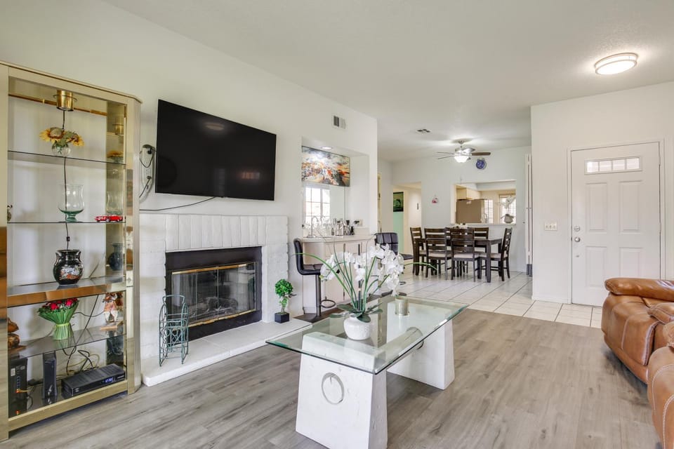 Steps to Community Pool & Spa: Palm Desert Condo! House in Palm Desert