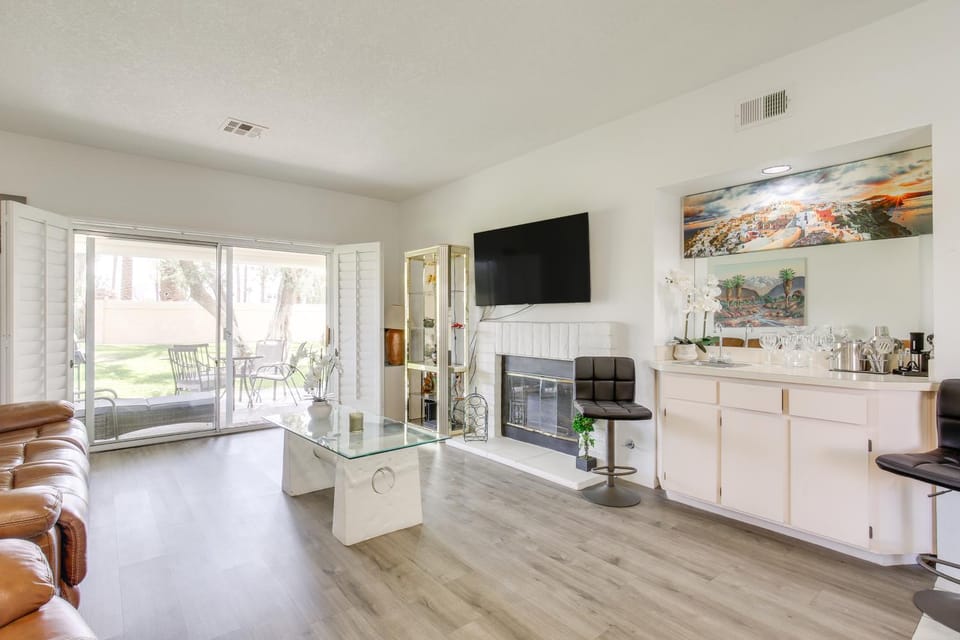 Steps to Community Pool & Spa: Palm Desert Condo! House in Palm Desert