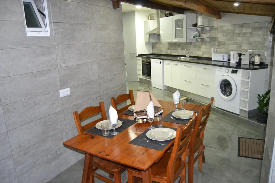 Kitchen or kitchenette, Dining area, dishwasher, oven, pet friendly, stove, washing machine