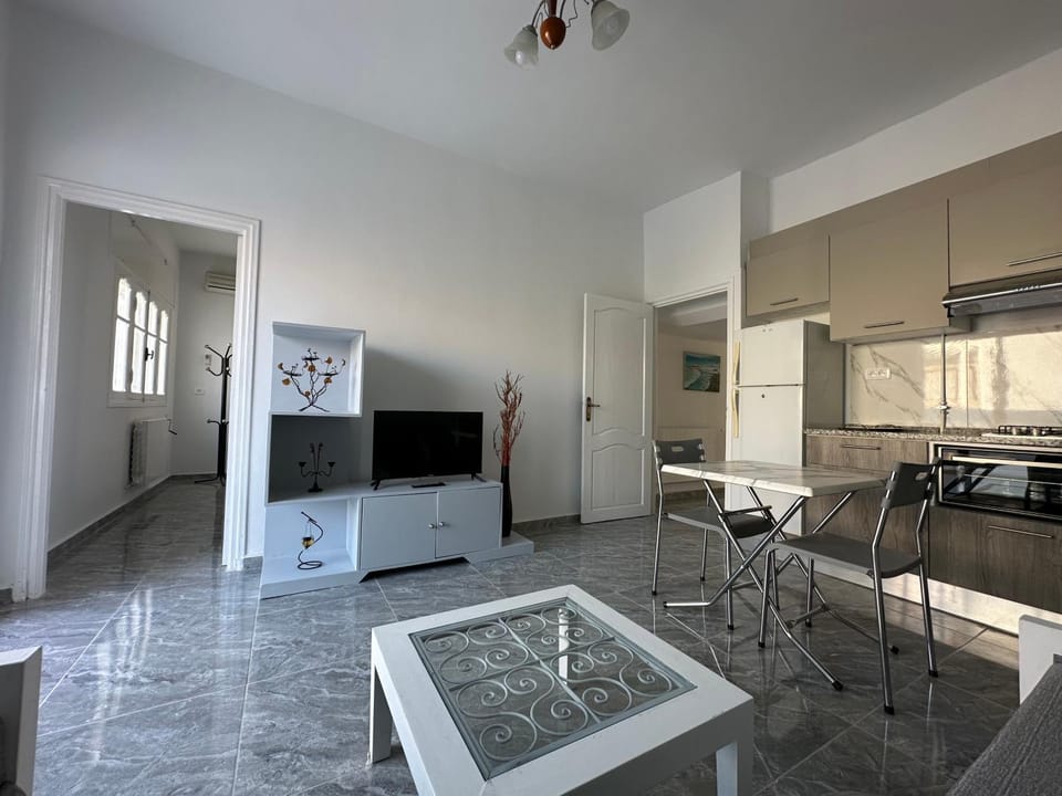 Appartement une chambre avec terrasse 3 mins de la plage 1 hammamet nord Apartment in Mrezga