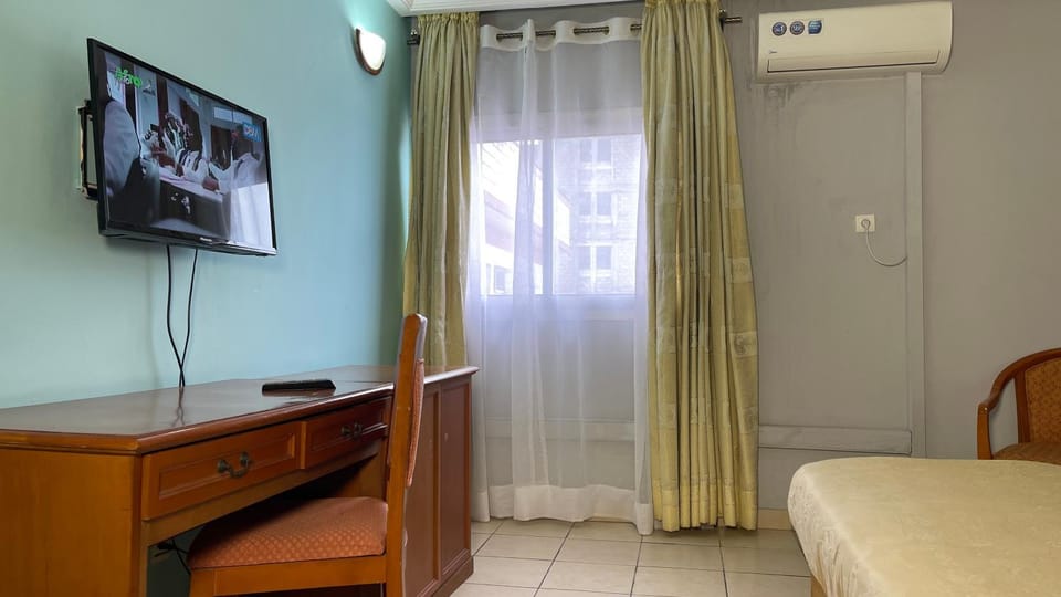 Communal lounge/ TV room, Bed, TV and multimedia, Photo of the whole room, Bedroom, air conditioner