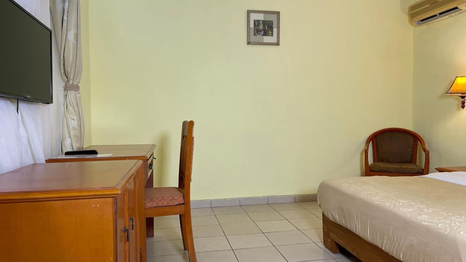 Bed, TV and multimedia, Photo of the whole room, Bedroom, air conditioner