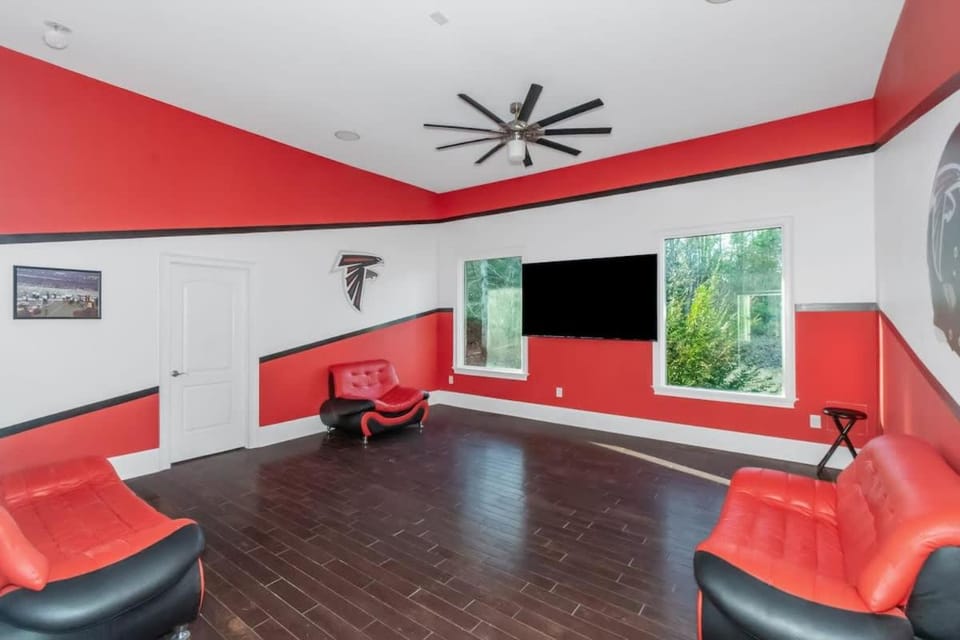 TV and multimedia, Living room, Seating area, Evening entertainment