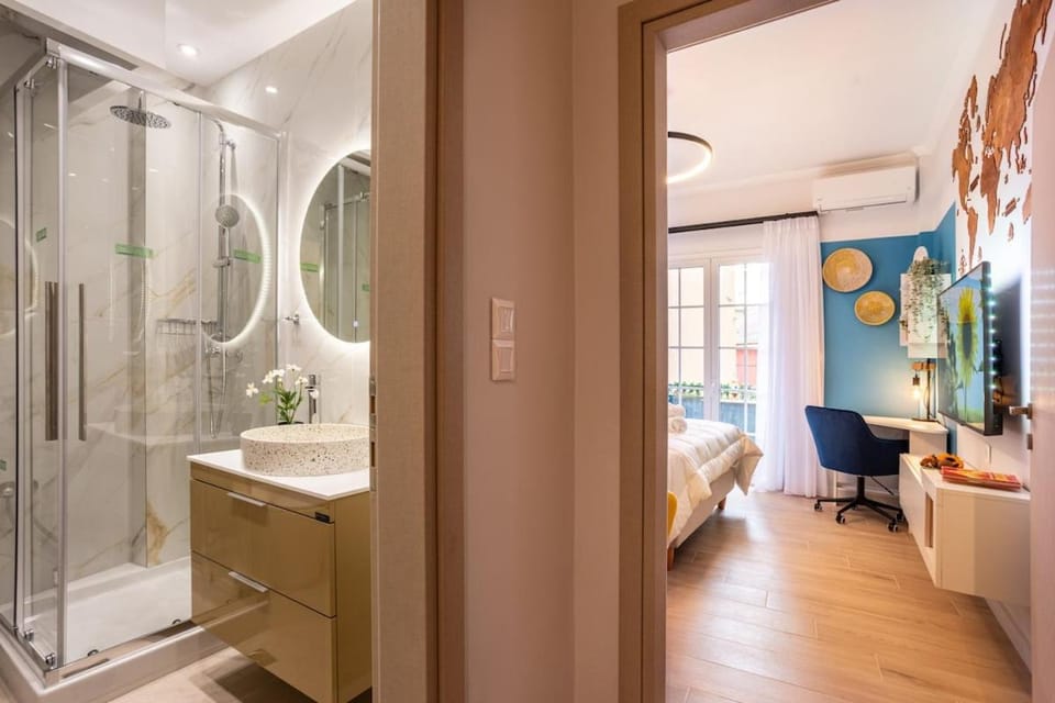 Shower, Bathroom, Photo of the whole room, Bedroom, towels