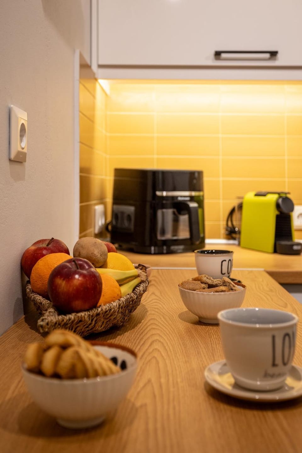 Coffee/tea facilities, Kitchen or kitchenette, oven